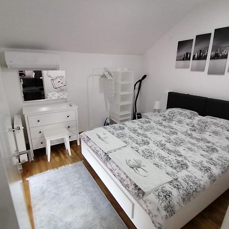 Nenadovic Apartman Obrenovac  Exteriör bild